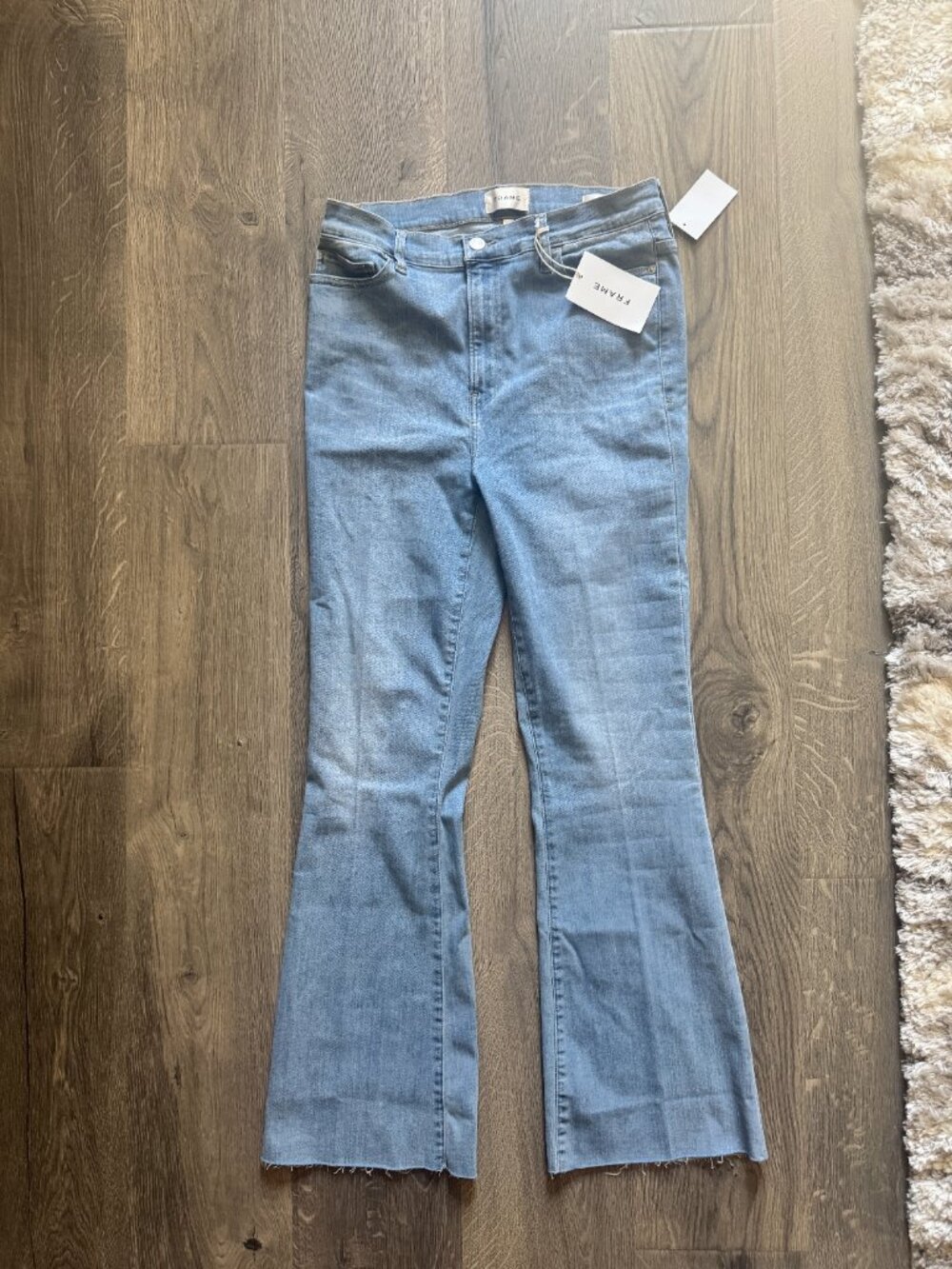 NWT FRAME Le Easy Flare High Rise Jeans Light Wash Raw Hem Size 30